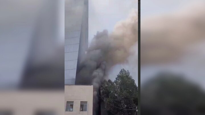 مهار آتش‌سوزی گسترده در هتل 15 طبقه در بزرگراه چمران/ نجات محبوس‌شدگان و مصدومیت یک نفر
