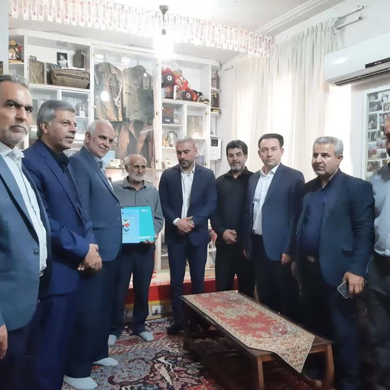 نشست مدیران شرکت بیمه دی و بنیاد شهید استان فارس برای بررسی مشکلات ایثارگران