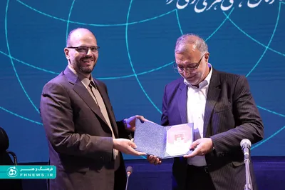 عکس؛ بازدید علیرضا زاکانی از نمایشگاه عملکرد یک‌ساله سازمان فرهنگی هنری شهرداری تهران/ بخش دوم