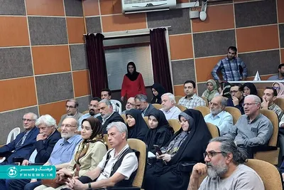 عکس؛ آیین رونمایی از دو کتاب «سفر در حباب» و «قطره دریای همت» در فرهنگسرای رسانه