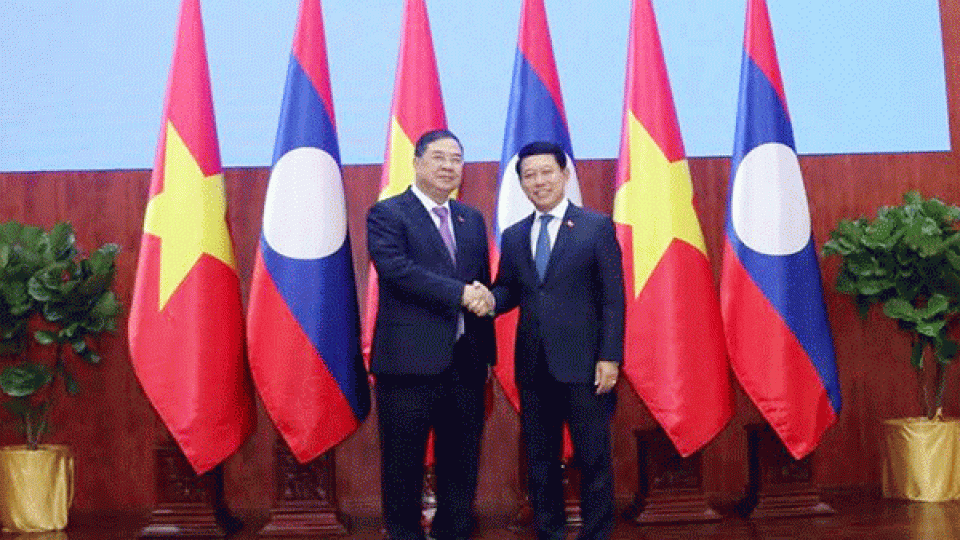 Laos, Vietnamese governments push for progress in infrastructure development