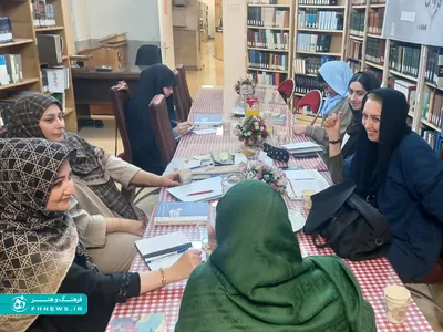 عکس؛ یکصد و سی هفتمین محفل داستان‌نویسی در کتابخانه ابن سینا