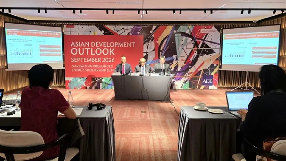 ADB raises Vietnam growth forecast but flags rising risks