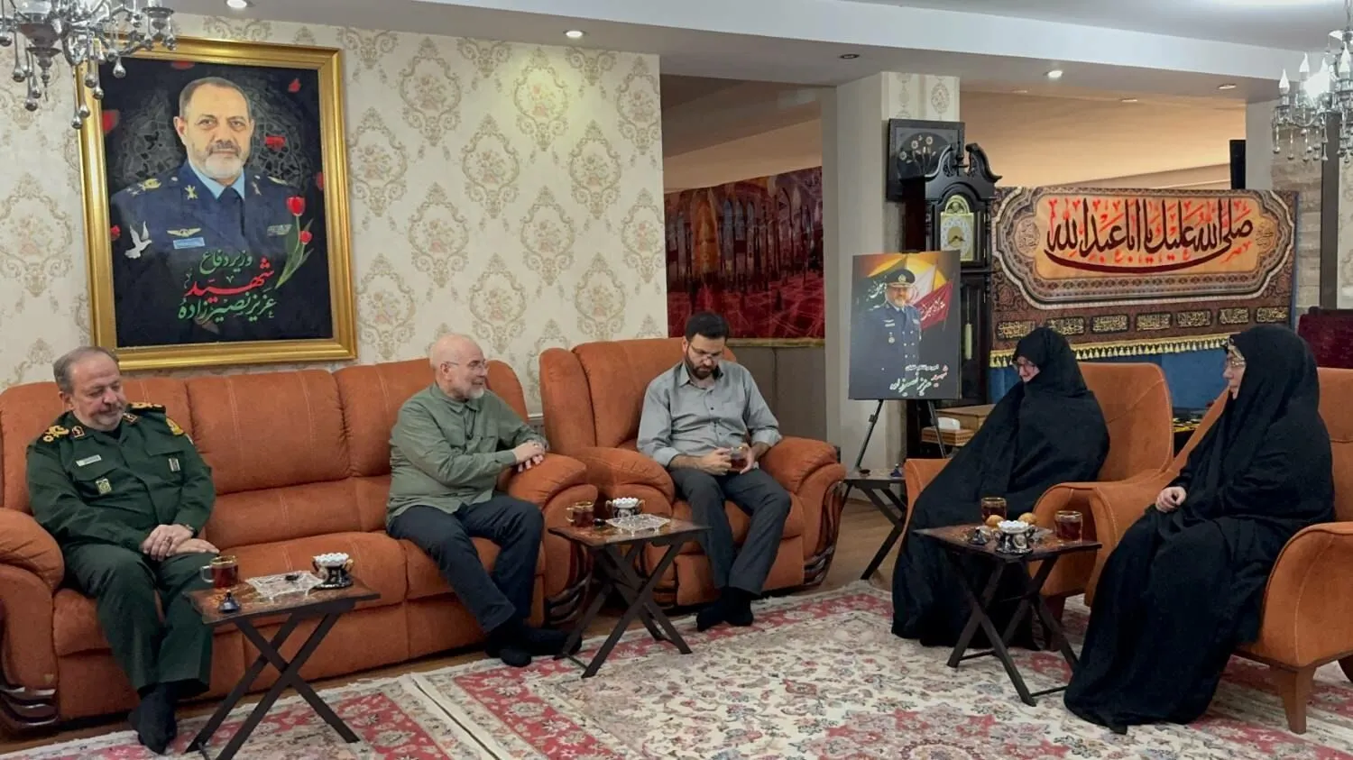 دیدار قالیباف با خانواده شهیدان خادمی و نصیرزاده و تجلیل از فرماندهان شهید