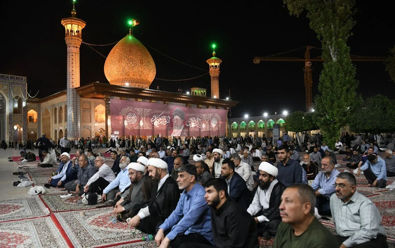 مراسم ترحیم آیت‌الله شبیری زنجانی در حرم شاهچراغ برگزار شد