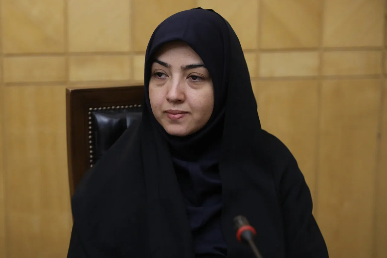 وزارت نیرو در تعلل صنایع برای استفاده از انرژی‌ تجدیدپذیر مقصر است