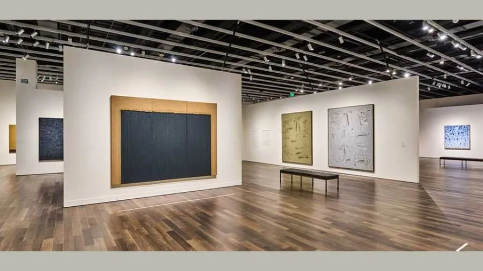 South Korean artist Ha Chong-hyun, without the monochrome